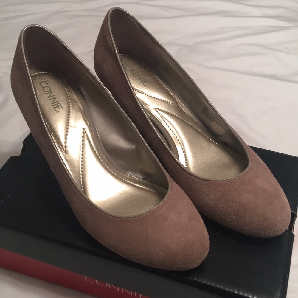 Taupe closed toe wedges